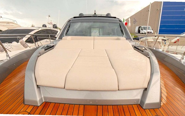 Продается моторная яхта с флайбриджем CRANCHI E52S